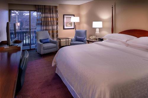 Sheraton Westport Chalet Hotel St. Louis