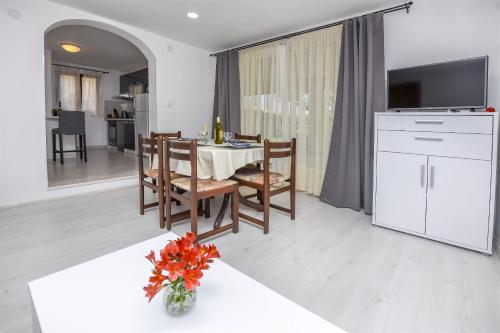 Apartments Viktor - image 11