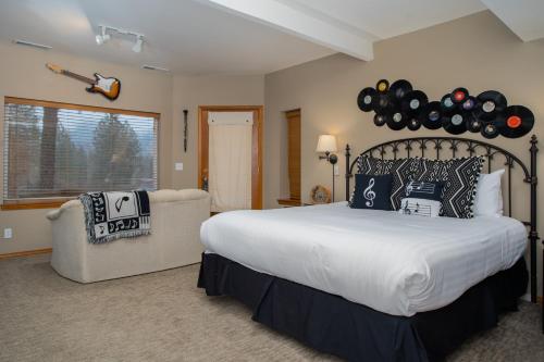 Tennessee Suite on the River (Located on Icicle Road, 1.5 miles from the Obertal Inn and 1.5 miles from downtown Leavenworth)