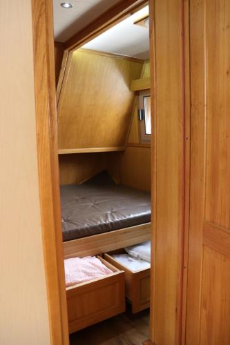 Free Room Boat Apartment