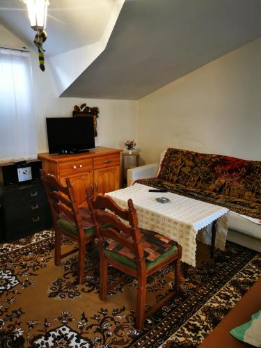 White Apartments - Free Parking, Wi-Fi & Garden