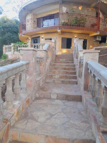 2 bedrooms, 4 beds