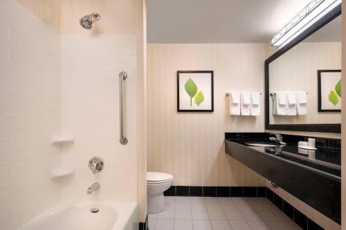 Fairfield Inn & Suites Redding - image 13