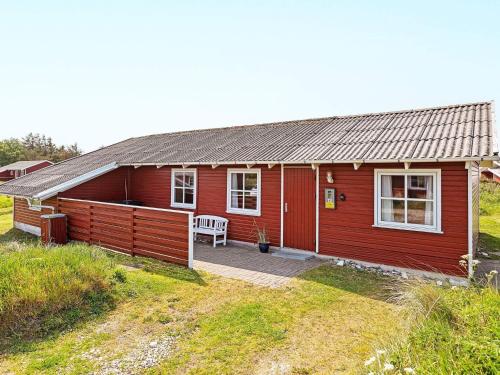  Three-Bedroom Holiday home in Frøstrup 1, Pension in Lild Strand