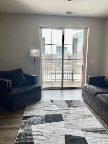 The KING Apt in Downtown Columbus - image 2