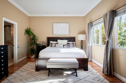 Luxury Home Ocean Views 5 min to Carlsbad Village in Carlsbad, USA