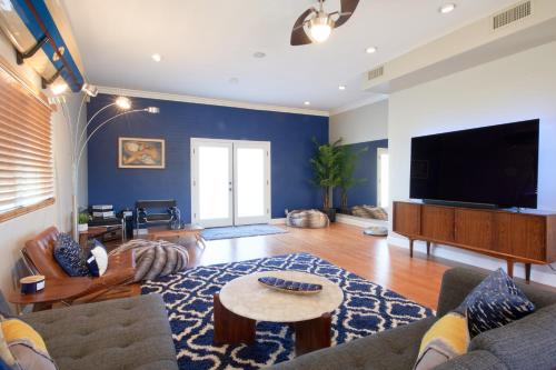 Luxury Home Ocean Views 5 min to Carlsbad Village in Carlsbad, USA