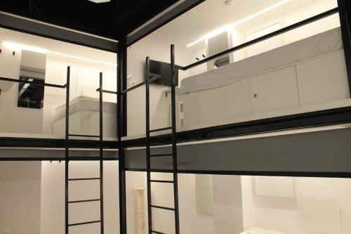 Double Capsule image 10