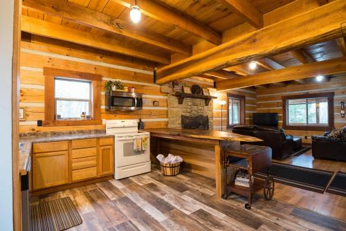 Livin The Dream Log Cabin in Nashville, USA