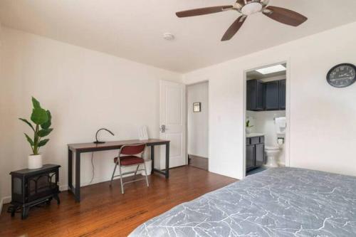 Shiny Rambler House with Spacious Solarium.