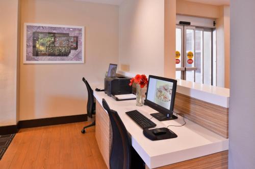 Business center, TownePlace Suites Ontario Airport in Rancho Cucamonga