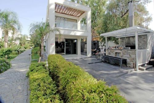 Sea Front Residence with Sandy Beach Private Jetty