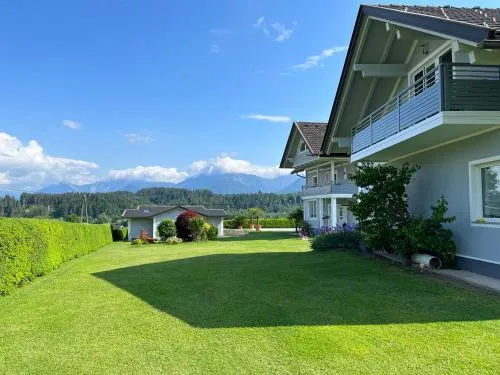 Das Bergl - Modernes Apartment mit Bergblick & Balkon nahe Wörthersee in Rosegg, Österreich