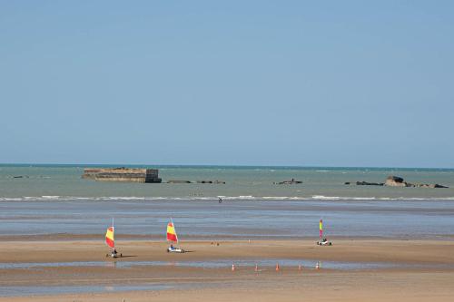 Place 6 nice apartment in the heart of Arromanches