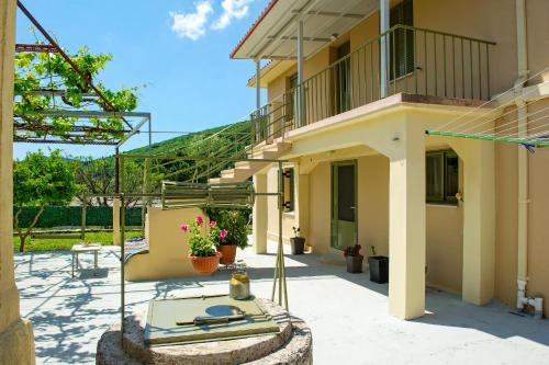 Garbis Garden View in Omala