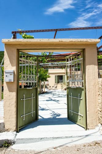 Garbis Garden View in Omala