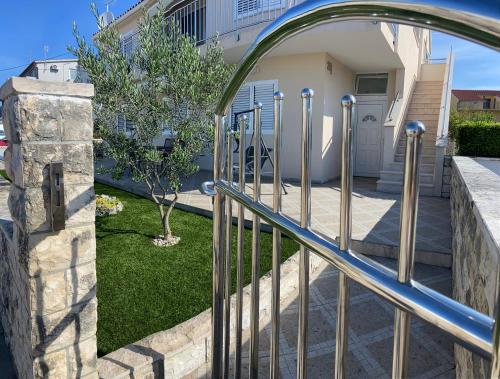  Apartman Danijela, Pension in Vodice bei Gaćelezi