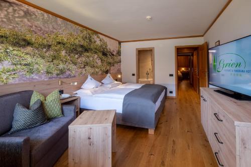 1 king bed, 2 twin beds