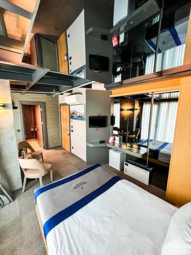 Triada Hotel Karakoy - image 3