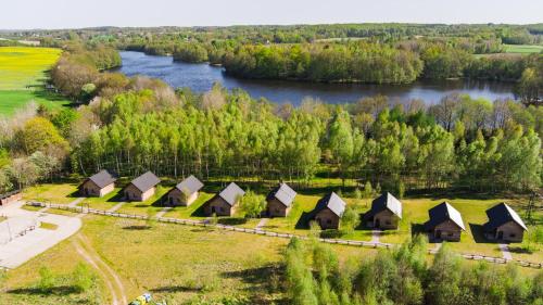 Зовнішній вигляд готелю, Kaszuby - Komfortowe domki nad jeziorem in Tuchomie
