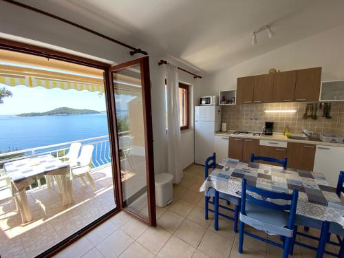  Apartments Lomea in Prizba