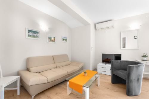 Apartment with Balcony image 9