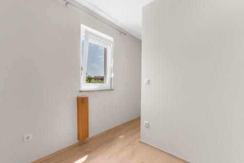 Apartment with Balcony image 7