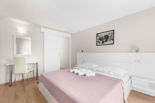 Villa Hope - Apartments with Shared Pool - image 3