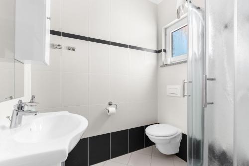 One-Bedroom Apartment image 10