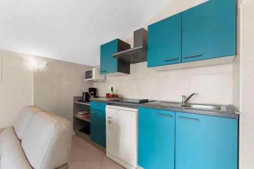 One-Bedroom Apartment image 6