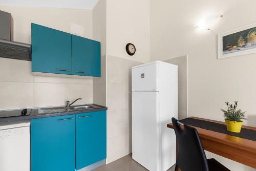 One-Bedroom Apartment image 5