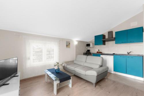One-Bedroom Apartment image 3
