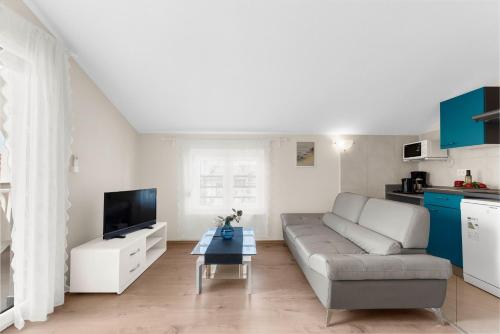 One-Bedroom Apartment image 2