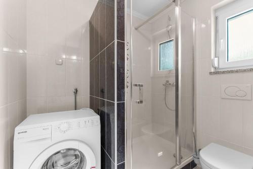 Villa Hope - Apartments with Shared Pool - image 5