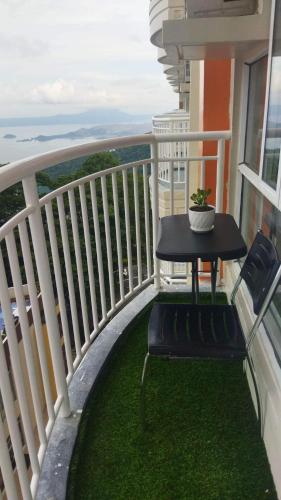 2BR Condo in Tagaytay I Lake View I Fast Wifi I Free Parking, Тагайтай (фото 6)