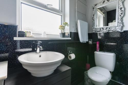 Ar Lan y Mor Seaside Apartment - image 14