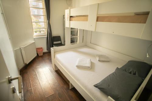 1 double bed, 1 twin bed, 1 bunk bed