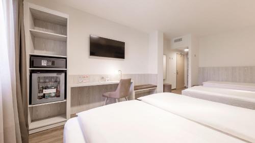 Hotel La Perla Room Type - Modern Quadruple Room Hotel La Perla Room Type - Modern Quadruple Room