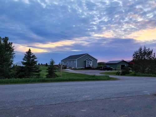 Hot tub, fire pit, BBQ grill, infrared sauna in Sault Ste. Marie, USA