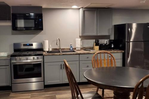 Hot tub, fire pit, BBQ grill, infrared sauna in Sault Ste. Marie, USA