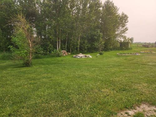 Hot tub, fire pit, BBQ grill, infrared sauna in Sault Ste. Marie, USA