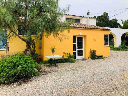 2-Bedroom Cottage on Organic Yoga Farm near Fuseta Beach gîte à louer Areias