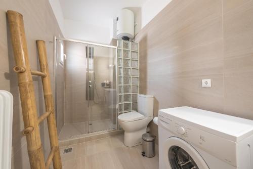 One-Bedroom Apartment image 8