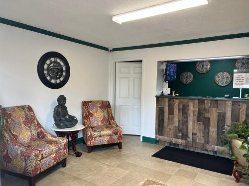 Pinetree Inn
