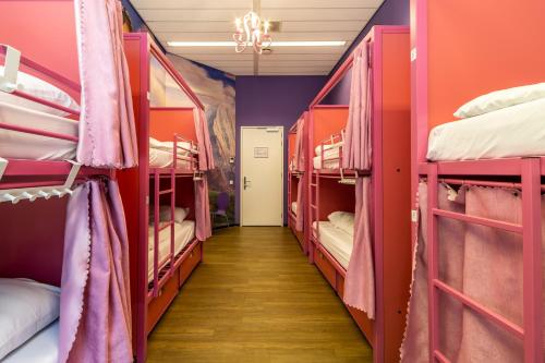 Hostelle - women only hostel Amsterdam – Amsterdam, NY