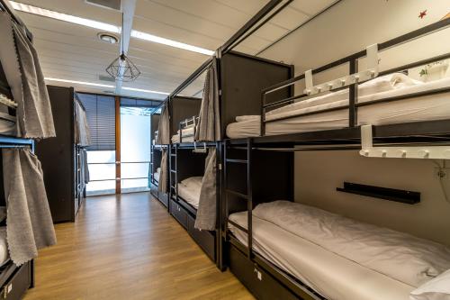 Hostelle - women only hostel Amsterdam – Amsterdam, NY