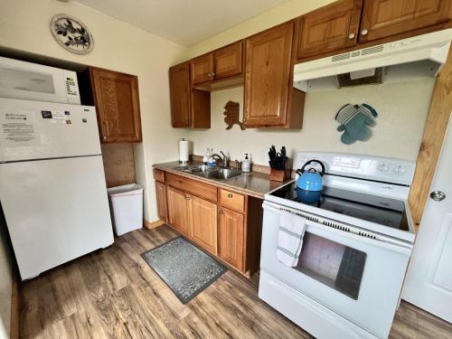 2-Bedroom Deluxe Mom-in-Law - image 2