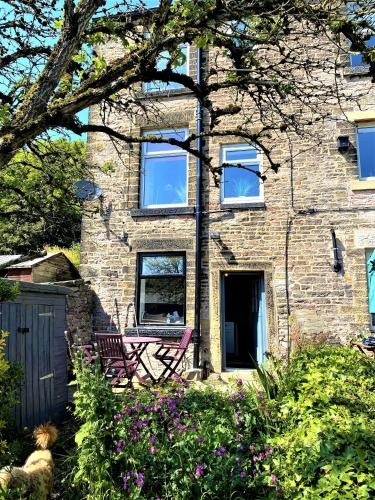 Large, characterful cottage in Buxworth, High Peak