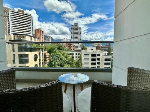 1101 El Poblado! Two balconies & a beautiful view