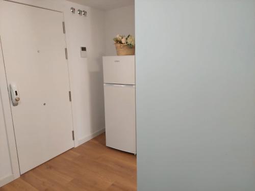 Apartamentos con terraza frente al mar by Color Flats